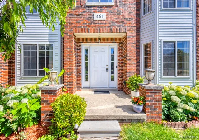 3rd image of 461 Tanner Dr, Troy, MI 48085 | MLS# 61006649