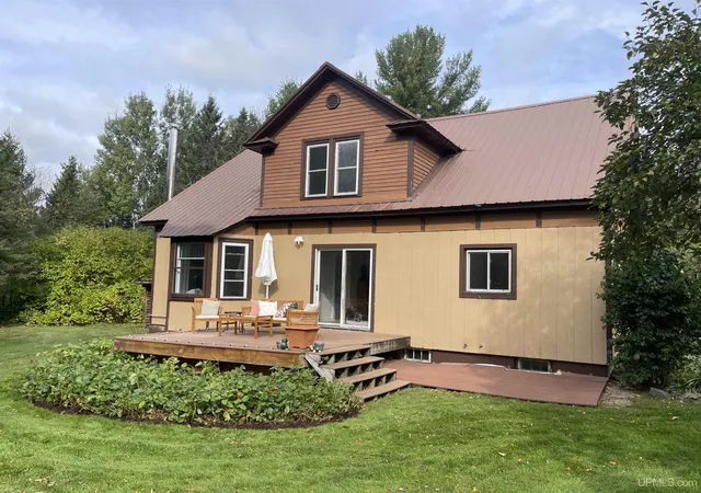 Photo 3 of Single family home for sale at 1600 E Us-2 Hwy, Wakefield, MI 49968 | MLS# 50190640 | Listing updated on 2025-10-23