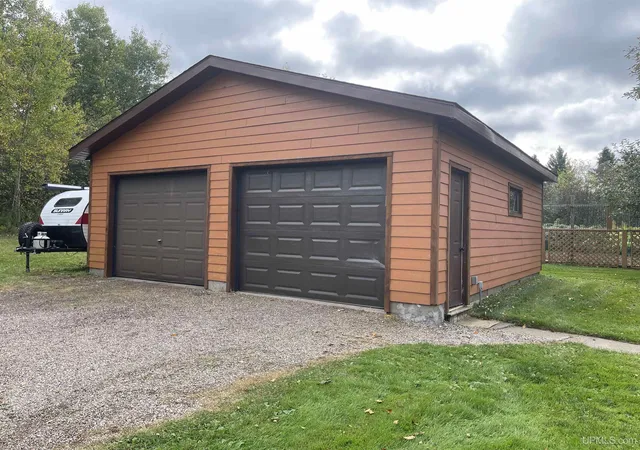 Photo 4 of Single family home for sale at 1600 E Us-2 Hwy, Wakefield, MI 49968 | MLS# 50190640 | Listing updated on 2025-10-23