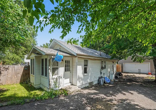 3rd image of 749 Hutchinson St, Kalamazoo, MI 49008 | MLS# 70541145