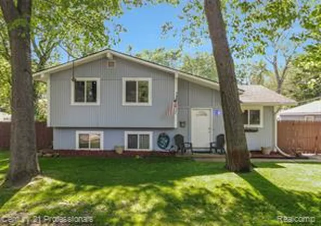 Homes for sale in Commerce Township, MI | 9664 Listeria St, Commerce Township, MI 48382 | MLS# 60999180