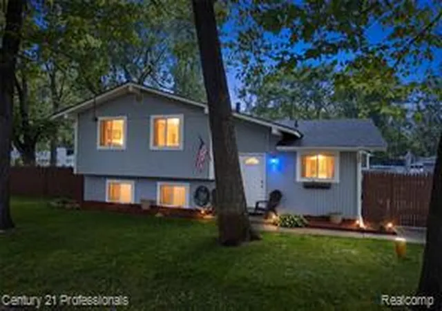 Homes for sale in Commerce Township, MI | 9664 Listeria St, Commerce Township, MI 48382 | MLS# 60999180