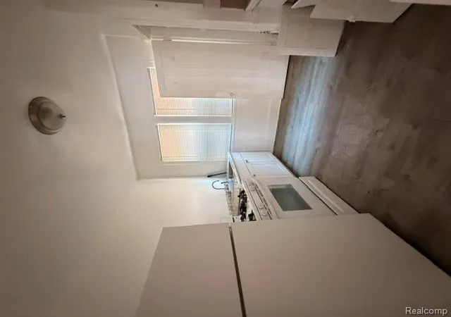 Listing Photo 4 - Condo for sale in building located at 15860 Normandy St, Detroit, MI 48238