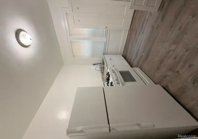 Listing Photo 5 - Condo for sale in building located at 15860 Normandy St, Detroit, MI 48238