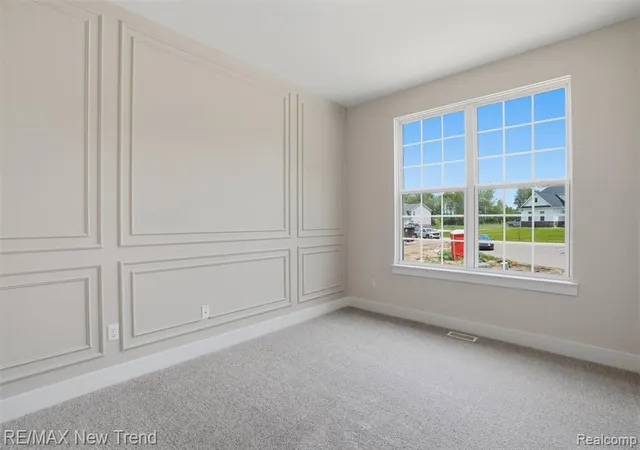 2nd image of 2100 Crested Butte Dr, White Lake, MI 48383 | MLS# 61002836