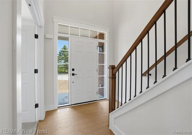 5th image of 2100 Crested Butte Dr, White Lake, MI 48383 | MLS# 61002836