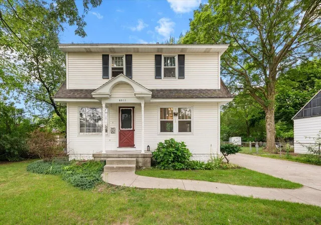 1st image of 4511 Jefferson Ave, Grand Rapids, MI 49548 | MLS# 70553396