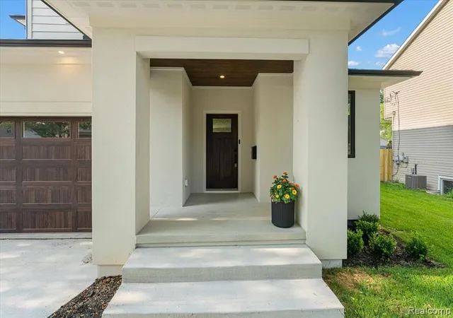 4th image of 2324 Dallas Ave, Royal Oak, MI 48067 | MLS# 61013676