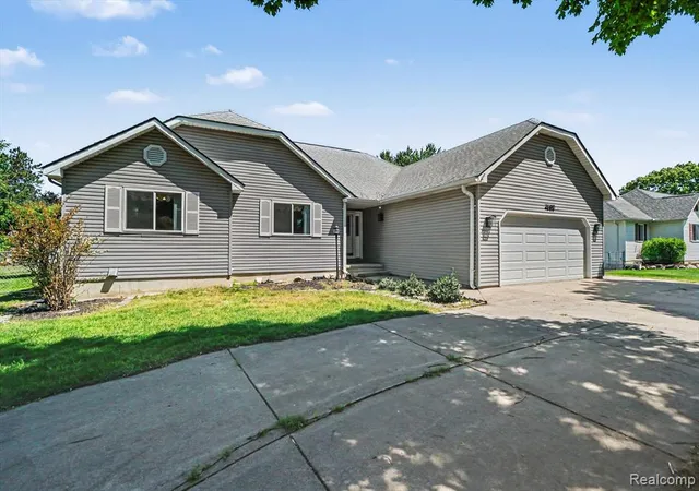 Homes for sale in Clarkston, MI | 4660 Woodhull Dr, Clarkston, MI 48346 | MLS# 60999311