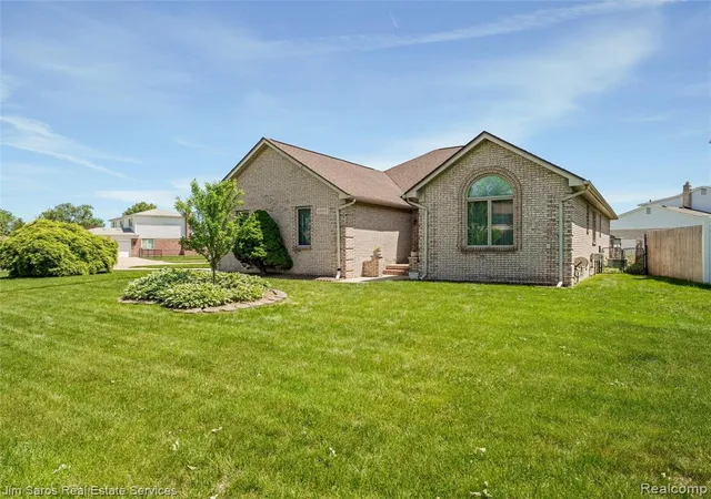 2nd image of 14008 Lakeshore Dr, Sterling Heights, MI 48313 | MLS# 61010170