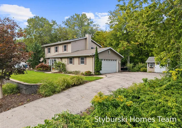 2nd image of 16141 Terrace Rd, Spring Lake, MI 49456 | MLS# 70495860