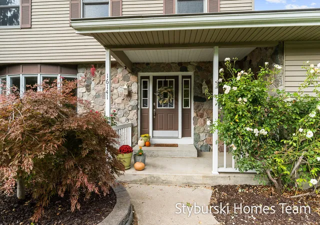 3rd image of 16141 Terrace Rd, Spring Lake, MI 49456 | MLS# 70495860