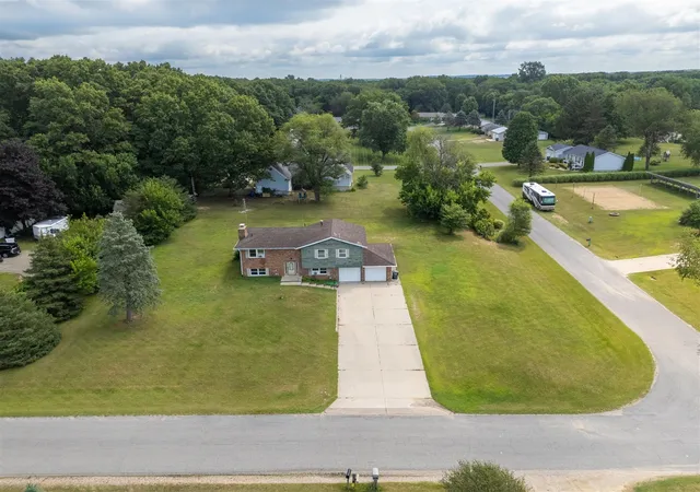 Photo 3 of Single family home for sale at 81611 White Oak Dr, Decatur, MI 49045 | MLS# 70549036 | Listing updated on 2026-08-13