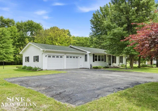 Homes for sale in Algonac, MI | 9211 Folkert Rd, Algonac, MI 48001 | MLS# 50211972