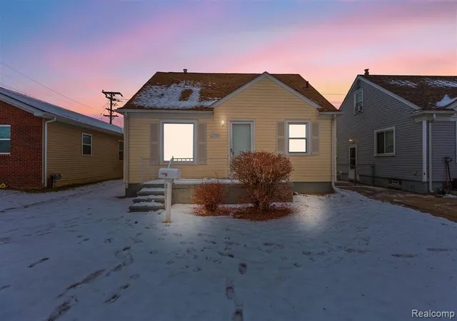 1st image of 27550 Garfield St, Roseville, MI 48066 | MLS# 60958947