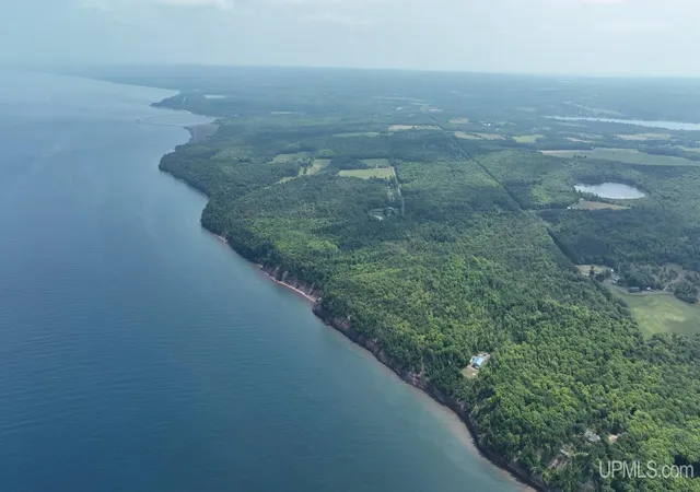 4th image of 14998 N Superior Rd, Houghton, MI 49931 | MLS# 50152446