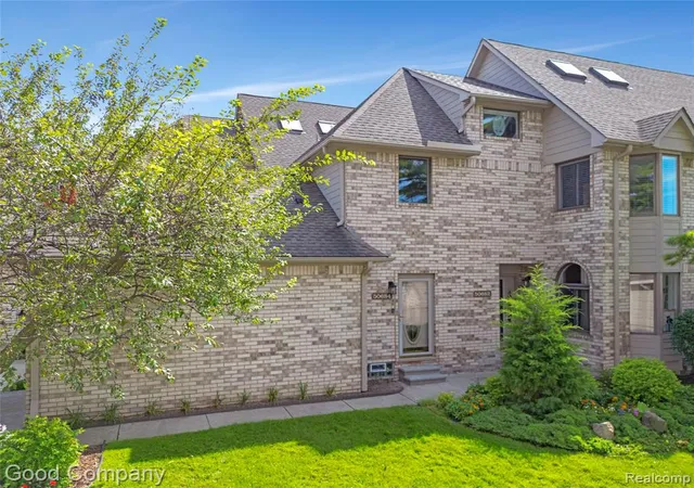 Photo 3 of Condo for sale at 50684 Harbour View Dr, New Baltimore, MI 48047 | MLS# 61023045 | Listing updated on 2026-09-18