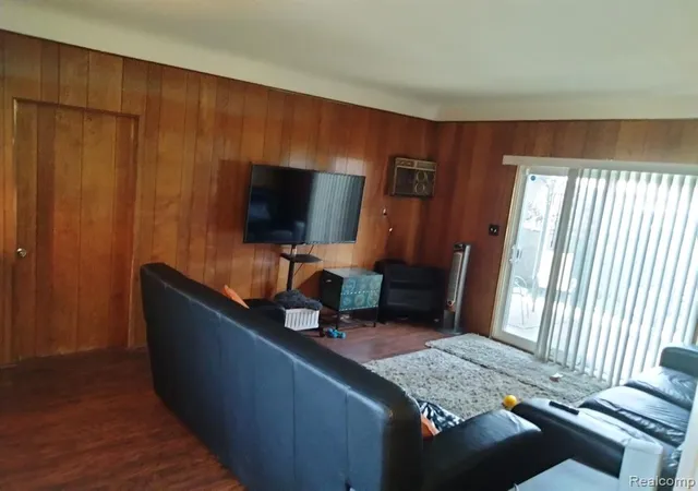 4th image of 16405 W Collinson Ave, Eastpointe, MI 48021 | MLS# 60964305