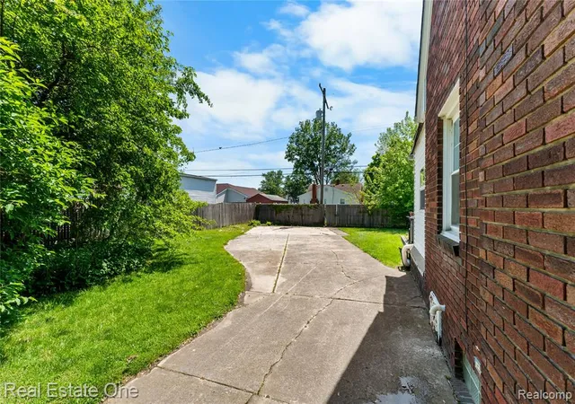 Homes for sale in Wyandotte, MI | 433 Kings Hwy, Wyandotte, MI 48192 2409 | MLS# 60996196