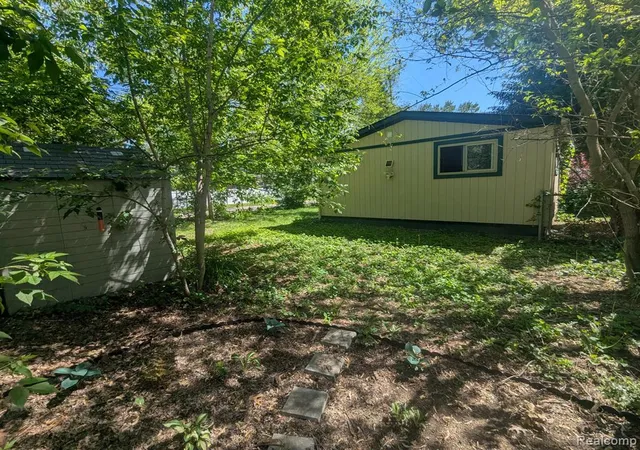 Photo 3 of Single Family Residence at 3180 Mapledale St, Commerce Township, MI 48382 | MLS# 60995085 | | Sold on 2026-07-08
