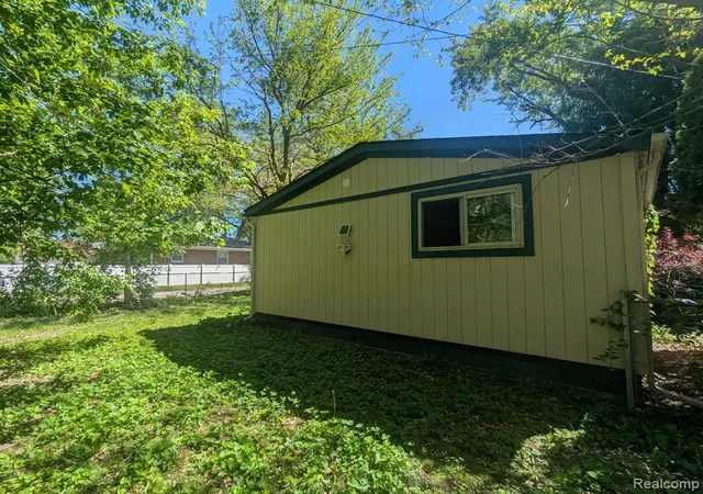 Photo 4 of Single Family Residence at 3180 Mapledale St, Commerce Township, MI 48382 | MLS# 60995085 | | Sold on 2026-07-08