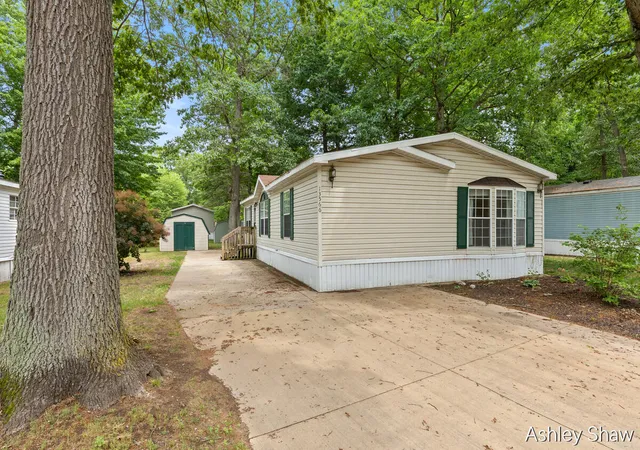 Homes for sale in Grand Haven, MI | 13566 Pinewood Dr, Grand Haven, MI 49417 | MLS# 70539452