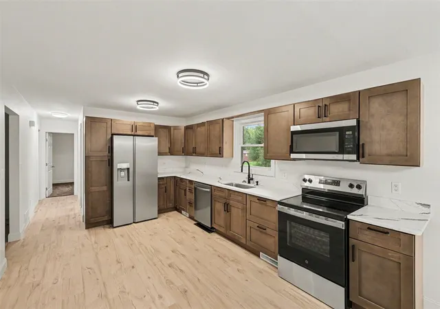Photo 2 of Sale Pending at 6627 S Jackson Rd, Jackson, MI 49201 | MLS# 70550936 | Listing updated on 2026-10-07