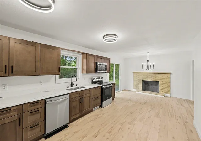 Photo 3 of Sale Pending at 6627 S Jackson Rd, Jackson, MI 49201 | MLS# 70550936 | Listing updated on 2026-10-07