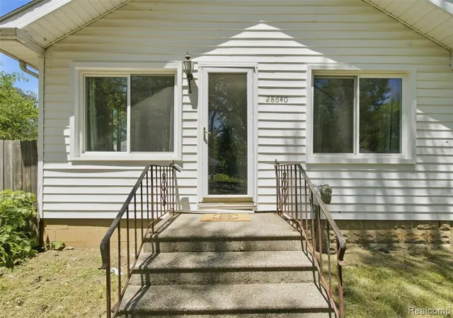 4th image of 28640 Oakwood St, Inkster, MI 48141 3903 | MLS# 60961324