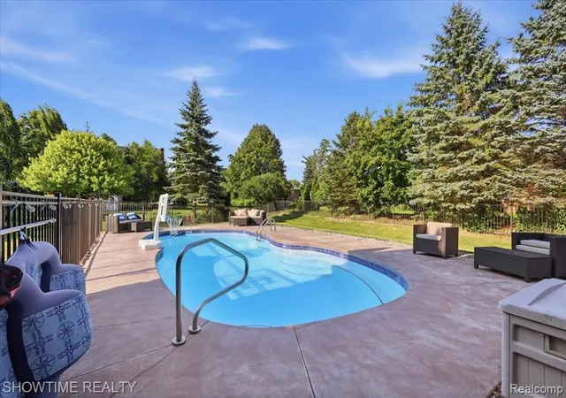 Photo 4 of Sale Pending at 56440 Ashbrooke Dr, Shelby Township, MI 48316 | MLS# 61018143 | Listing updated on 2026-09-07