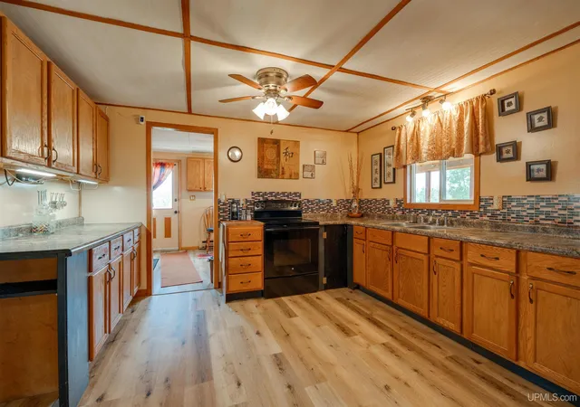 Homes for sale in Manistique, MI | 984N Dixon Rd, Manistique, MI 49854 | MLS# 50214036