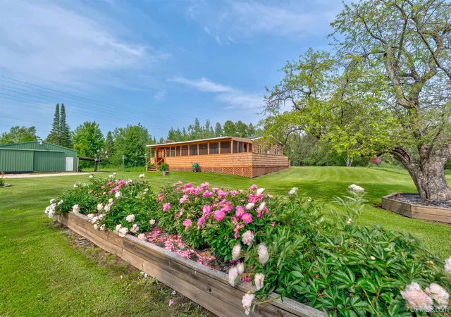 53rd image of 984n Dixon Rd, Manistique, MI 49854 | MLS# 50214036