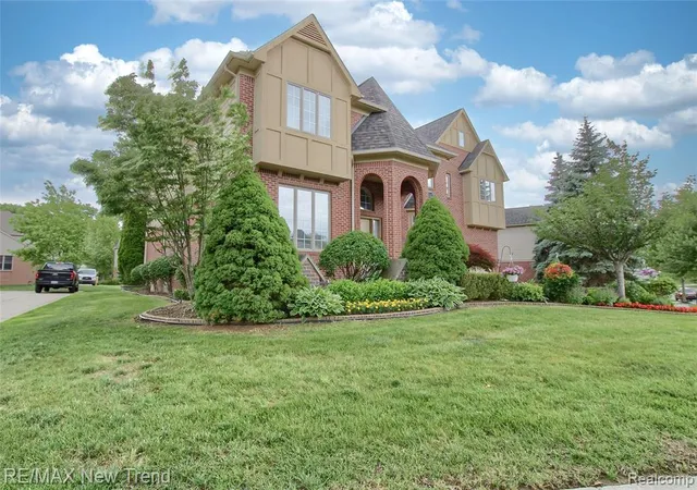 Photo 2 of Sale Pending at 41672 Clemens Cir, Novi, MI 48377 2865 | MLS# 61006909 | Listing updated on 2026-08-28