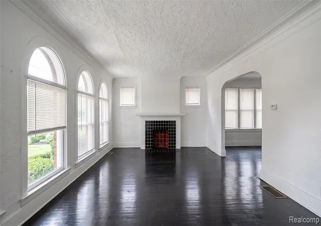 5th image of 5771 Chatsworth St, Detroit, MI 48224 3212 | MLS# 61004606