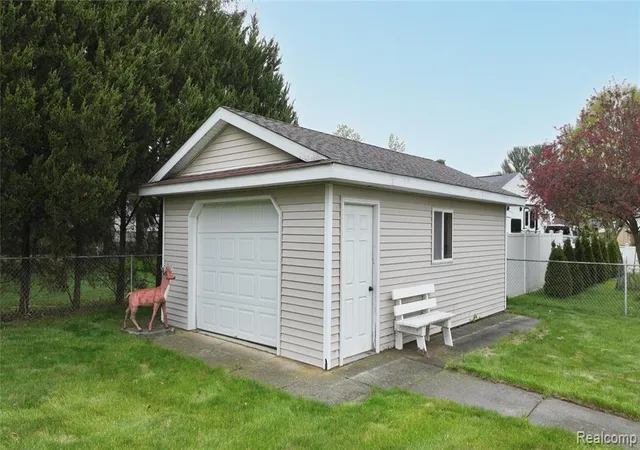 Homes for sale in Flushing, MI | 225 E Park Ave, Flushing, MI 48433 | MLS# 60988747