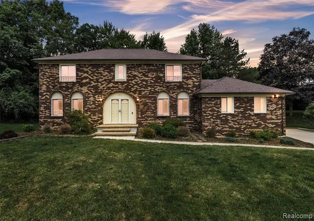 Photo 1 of Single Family Residence at 5310 Pond Blf Dr, West Bloomfield, MI 48323 | MLS# 61005921 | | Sold on 2026-08-07