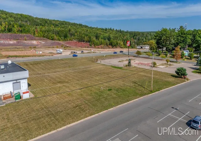 Homes for sale in Iron Mountain, MI | W8141 Us2 Hwy, Iron Mountain, MI 49801 | MLS# 50143486