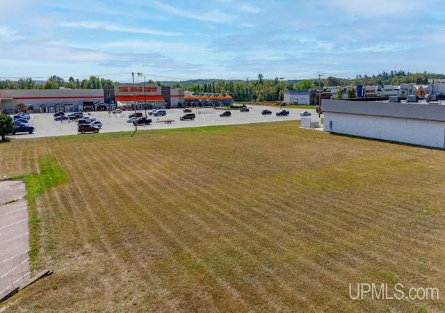 Homes for sale in Iron Mountain, MI | W8141 Us2 Hwy, Iron Mountain, MI 49801 | MLS# 50143486