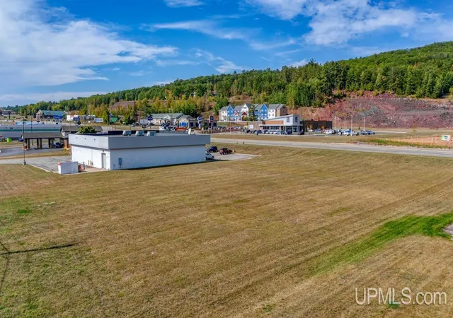 Homes for sale in Iron Mountain, MI | W8141 Us2 Hwy, Iron Mountain, MI 49801 | MLS# 50143486