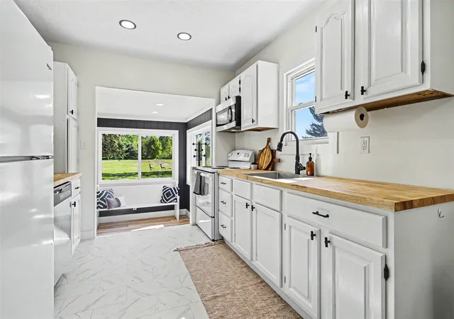 5th image of 22111 Dutch Settlement St, Cassopolis, MI 49031 | MLS# 70535445