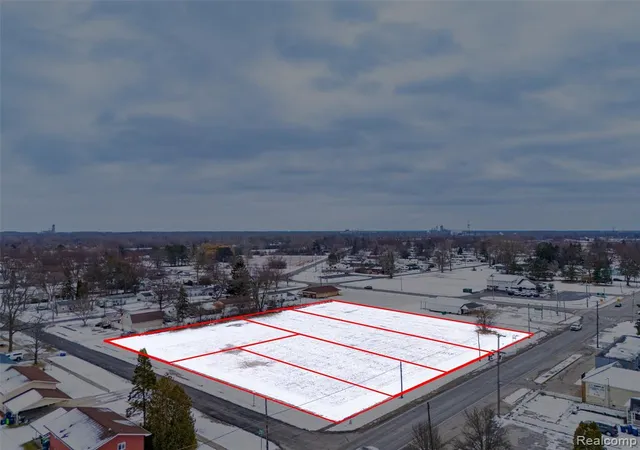 12th image of 4500 N Michigan Ave, Saginaw, MI 48604 | MLS# 60964325