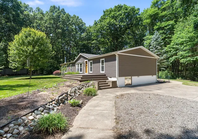 3rd image of 2944 64Th St, Fennville, MI 49408 | MLS# 70545887