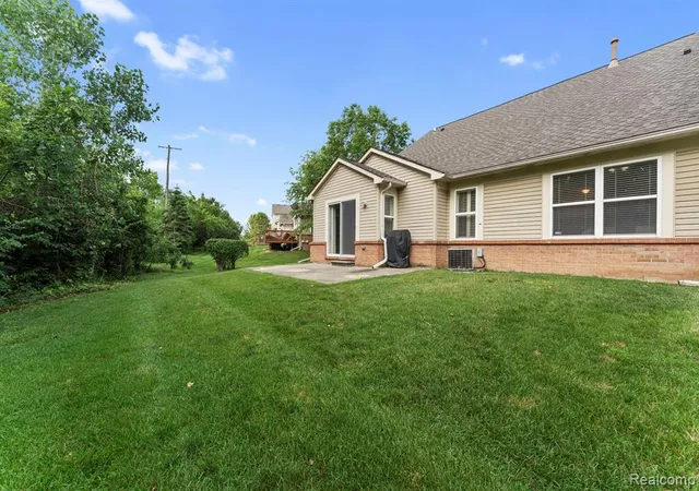 Homes for sale in Trenton, MI | 5487 Greenway Dr #82, Trenton, MI 48183 | MLS# 61010451