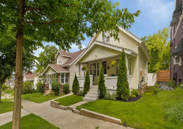 Photo 2 of Sale Pending at 9 Dean St, Grand Rapids, MI 49505 | MLS# 70551808 | Listing updated on 2026-08-17