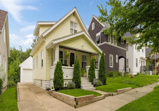 Photo 4 of Sale Pending at 9 Dean St, Grand Rapids, MI 49505 | MLS# 70551808 | Listing updated on 2026-08-17