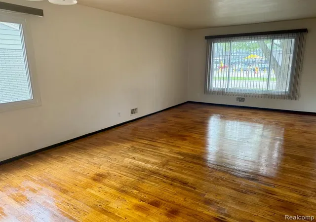 Photo 4 of Single family home for sale at 14641 Kingston St, Oak Park, MI 48237 | MLS# 61015675 | Listing updated on 2026-08-16