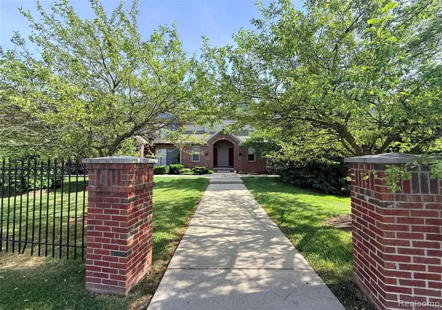 Photo 1 of Sale Pending at 2916 Signature Blvd, Ann Arbor, MI 48103 | MLS# 61002265 | Listing updated on 2026-07-22