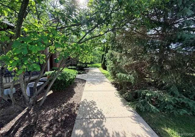 Photo 2 of Sale Pending at 2916 Signature Blvd, Ann Arbor, MI 48103 | MLS# 61002265 | Listing updated on 2026-07-22