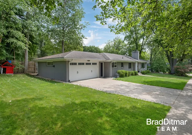 Photo 1 of Single family home for sale at 1350 Lake Grv Ave, East Grand Rapids, MI 49506 | MLS# 70544215 | Listing updated on 2026-08-31