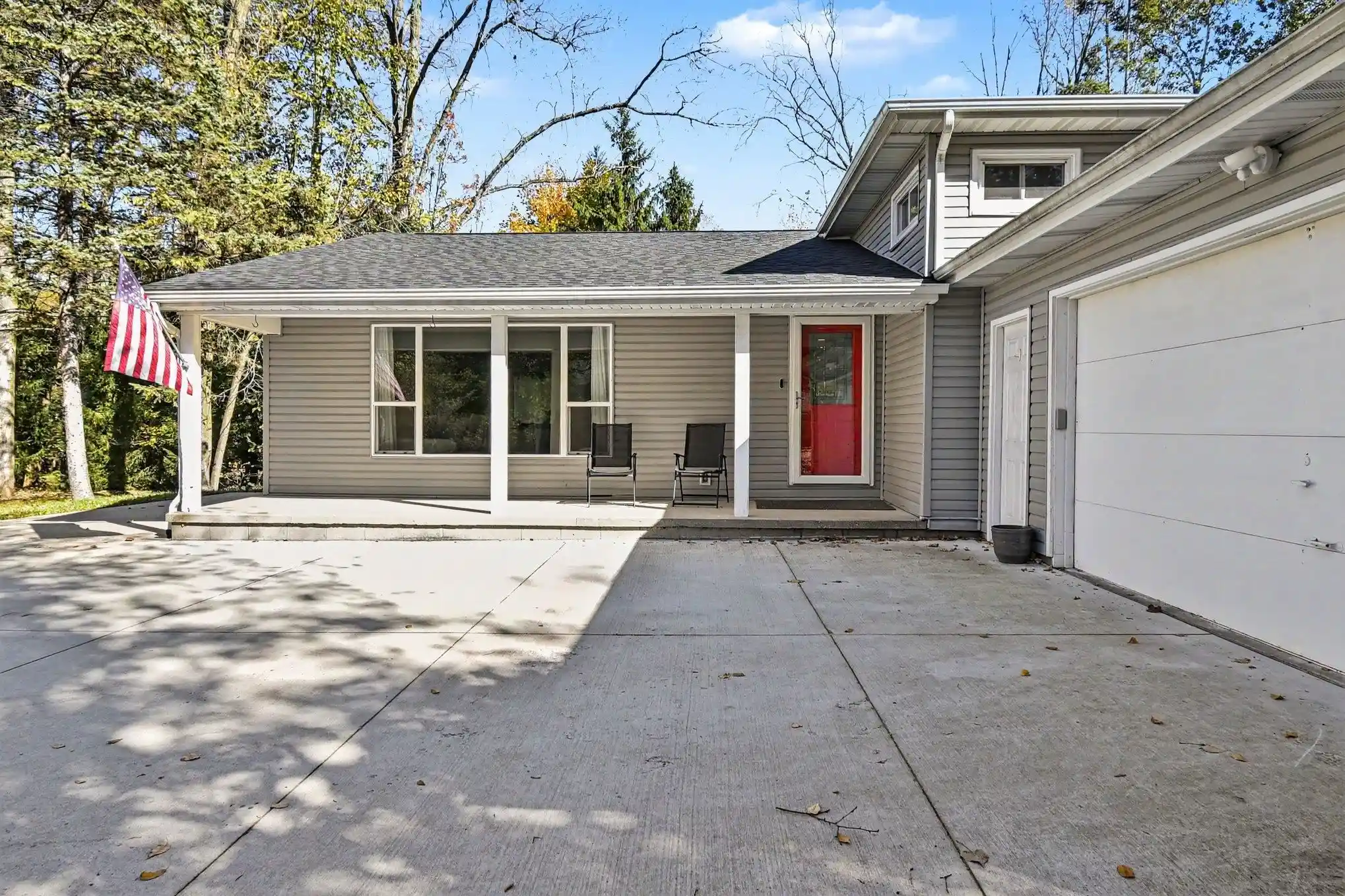 Single family home for sale at 5104 Stony Crk Dr, Midland, MI 48640 | MLS# 50225586